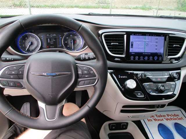 2017 Chrysler Pacifica Touring-L 4dr Mini-Van